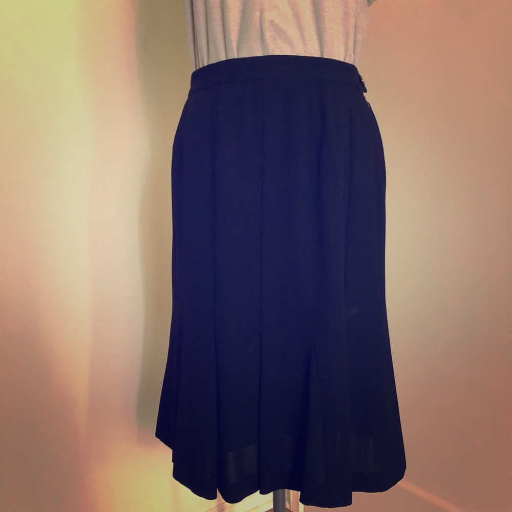 Chanel chic & classic  wool skirt